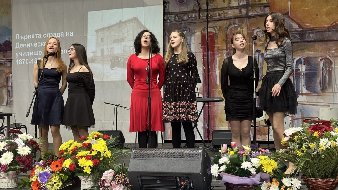 160 г. от своето основаване отбеляза Математическата гимназия в Русе 64 празник