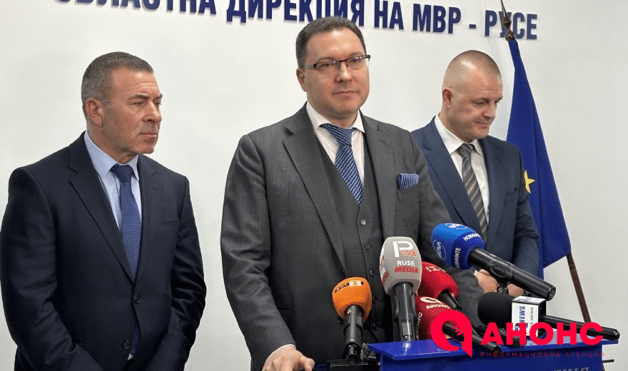 даниел митов