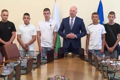 деца сунгирларе