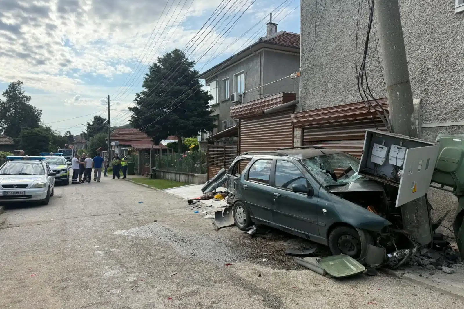 Въздушна линейка транспортира пострадалите в катастрофата с 15-годишен шофьор в Горна Оряховица 62 gorna katastrofa